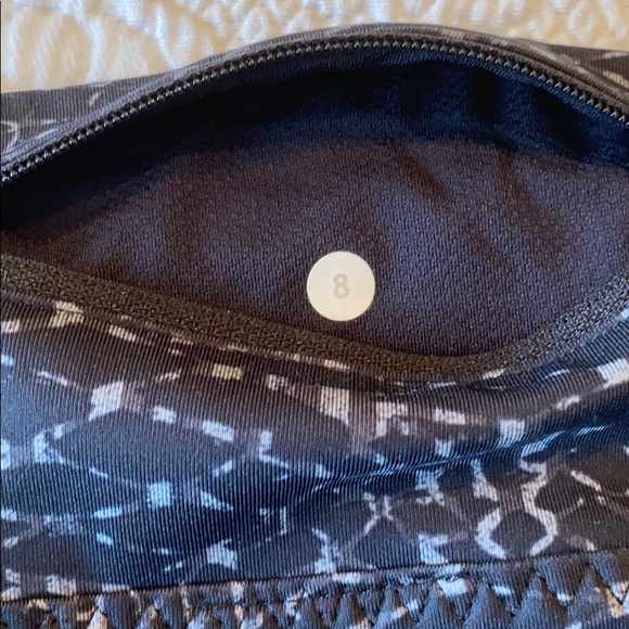 Lululemon Cropped Leggings 19”: Nulux Fabric - Picture 4 of 4